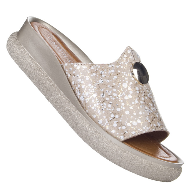 Złote klapki na platformie skórzane T. Sokolski 176 WHT M z ozdobą