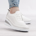 Białe półbuty ażurowe na koturnie T. Sokolski AMI W26-150 skórzane