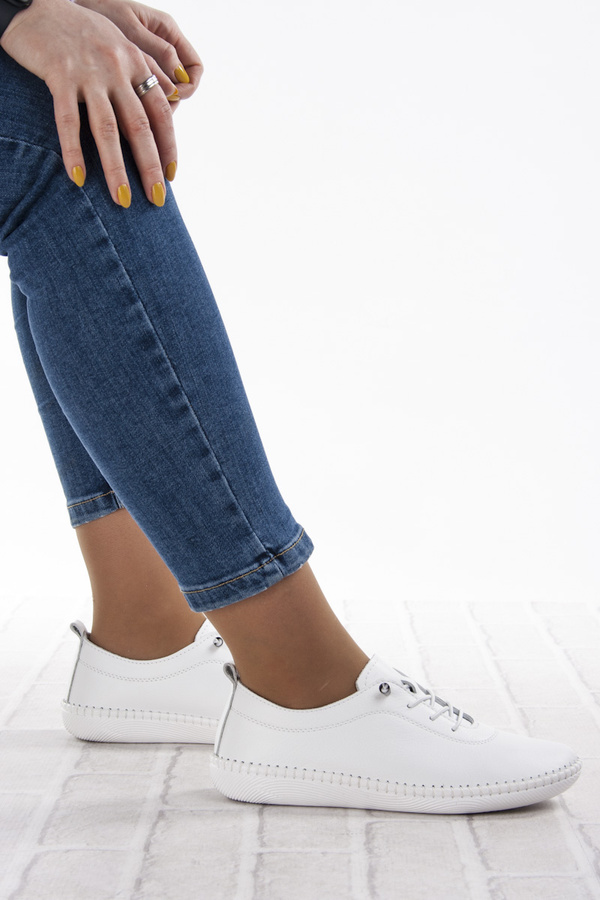 Białe półbuty skórzane T. Sokolski 2023 wht wiązane buty damskie