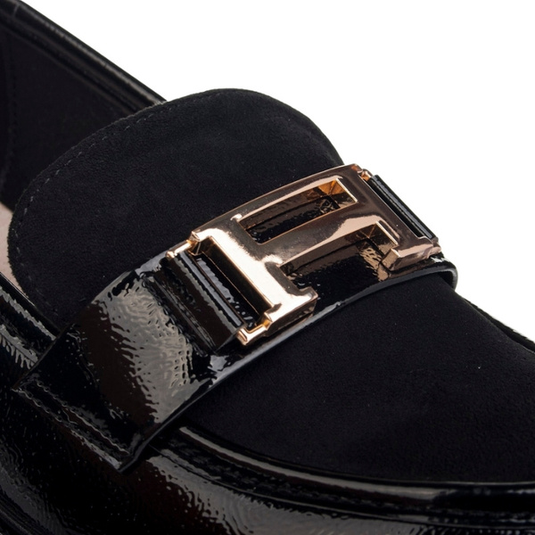 Czarne półbuty z ozdobą S Barski 545 damskie buty lakierowane