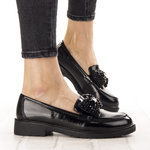 Czarne półbuty z ozdobą S Barski 319A damskie buty lakierowane