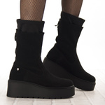 Skórzane Botki na koturnie damskie Maciejka A7161-20/00-7 czarne zamszowe