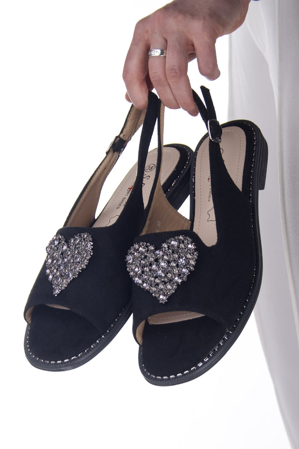 Czarne sandały damskie z ozdobą biżuterią S.Barski 018 black płaskie