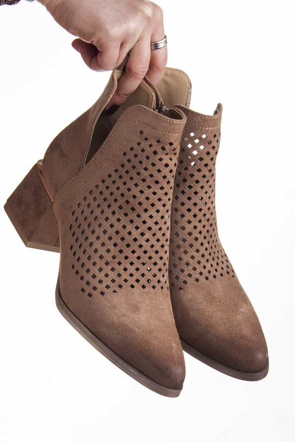 Brązowe ażurowe botki na obcasie Potocki 12356BR kowbojki na wiosnę