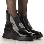 Lakierowane Botki damskie na koturnie D&A S.Barski MR52-104 czarne