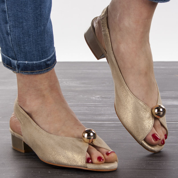 Złote sandałki damskie z kulką T.Sokolski 136 gold S