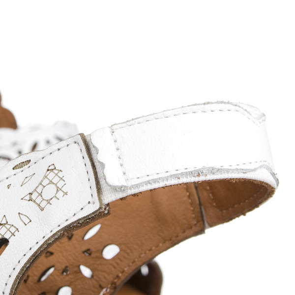 Białe ażurowe sandały damskie Artiker 52C0433 white skórzane płaskie