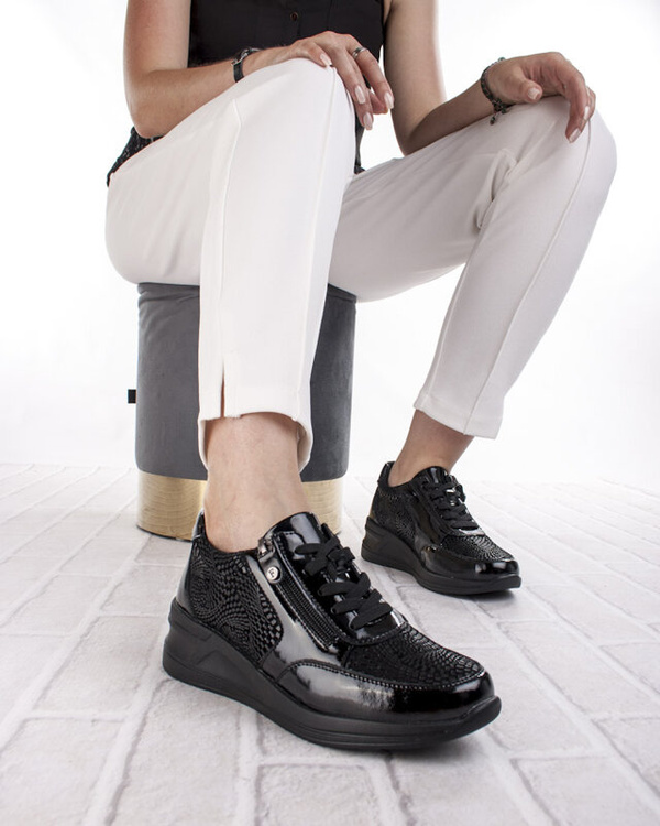 Czarne Półbuty na koturnie damskie Filippo DP6352/24 BK skórzane