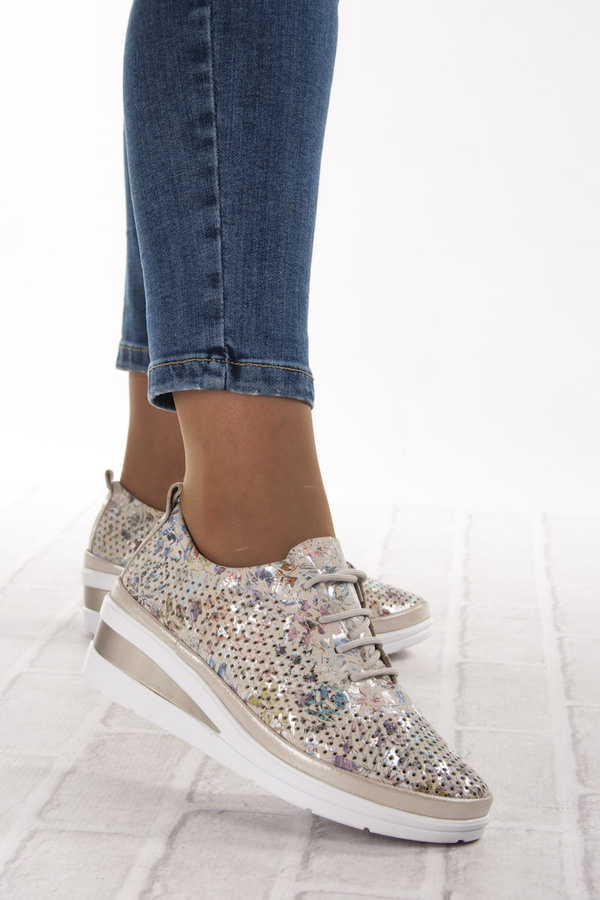 Ażurowe półbuty na koturnie T. Sokolski AMI W26-150 FL BE skórzane