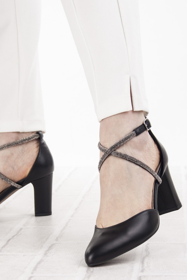 Czarne czółenka damskie skórzane Kotyl 1289 czarny lico buty taneczne