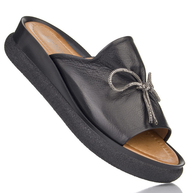 Czarne klapki na platformie skórzane T. Sokolski 154 black z kokardką