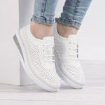 Białe półbuty ażurowe na koturnie T. Sokolski AMI W26-150 skórzane