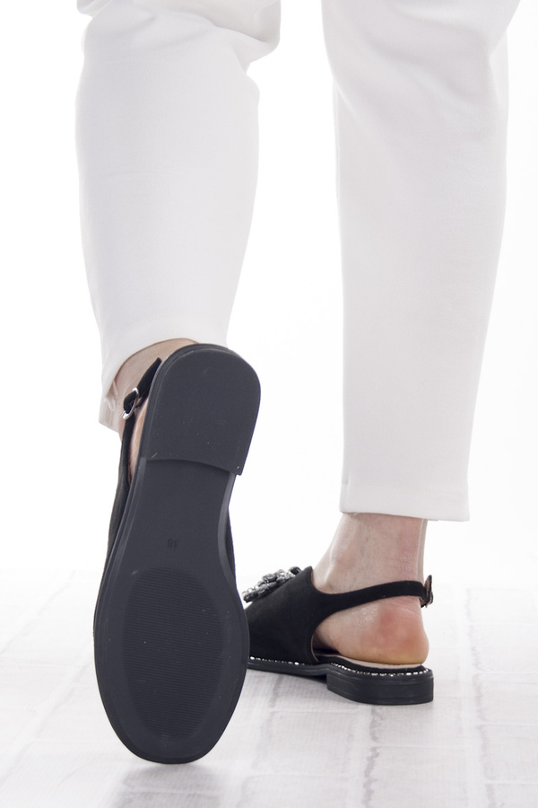 Czarne sandały damskie z ozdobą biżuterią S.Barski 001 black płaskie