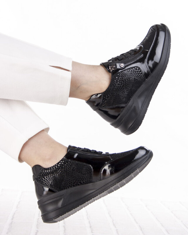 Czarne Półbuty na koturnie damskie Filippo DP6352/24 BK skórzane