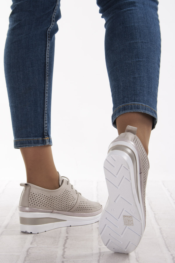 Ażurowe półbuty na koturnie T. Sokolski AMI W26-150 SGREY szare skórzane