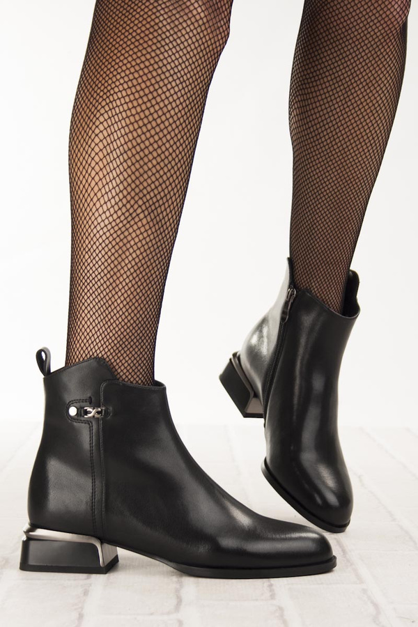 Czarne eleganckie botki damskie Filippo DBT7382/25 BK skórzane ocieplone