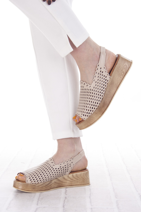 Sandały na platformie damskie beżowe T. Sokolski L25-724 beige