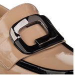 Lakierowane lordsy damskie Filippo DP6186/25 BE beżowe z ozdobą