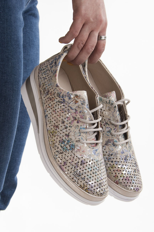 Ażurowe półbuty na koturnie T. Sokolski AMI W26-150 FL BE skórzane