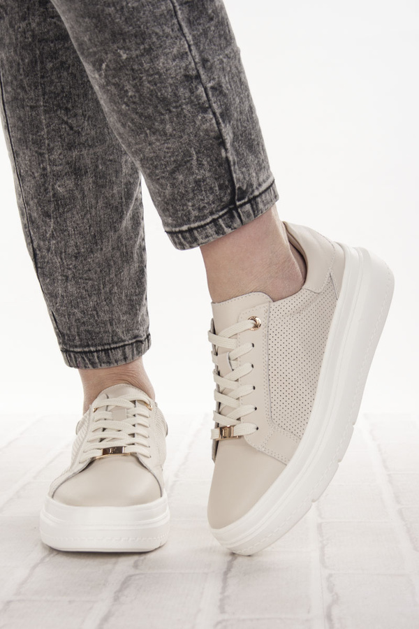 Beżowe sneakersy na platformie ażurowe damskie Filippo 6731 skórzane