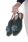 Zielone sandały damskie z ozdobą biżuterią S.Barski 001 green płaskie