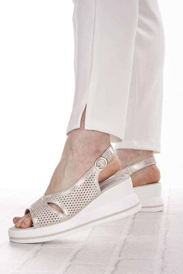 Sandały na koturnie damskie zlote S.Barski LR660 gold skórzane ażurowe