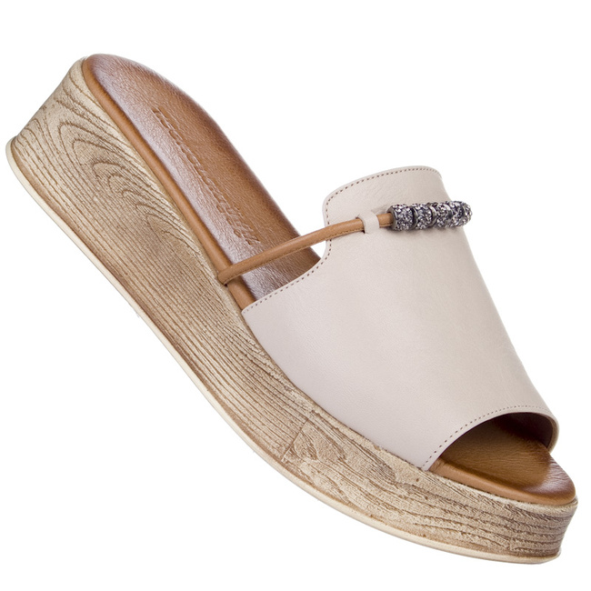 Beżowe klapki na platformie skórzane T. Sokolski 749 beige z ozdobą