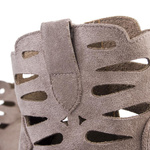 Beżowe ażurowe botki zamszowe Potocki 25-12558 kowbojki z dziurkami