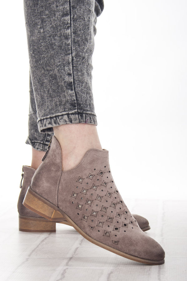 Beżowe ażurowe botki zamszowe Potocki 12664BG z dziurkami