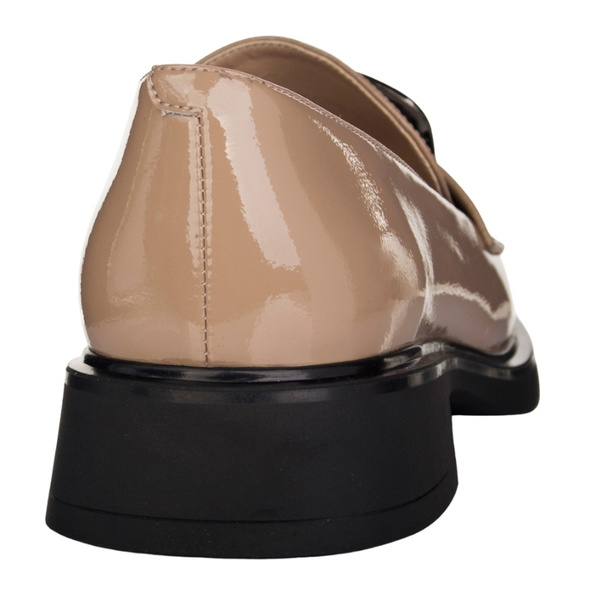 Lakierowane lordsy damskie Filippo DP6186/25 BE beżowe z ozdobą