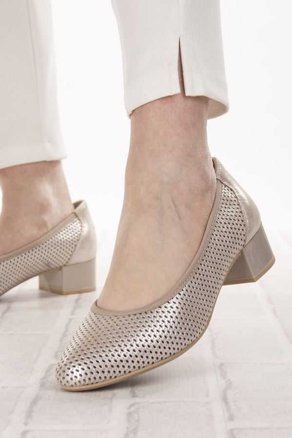 Złote czółenka ażurowe Caprice 22501-44 skórzane buty damskie