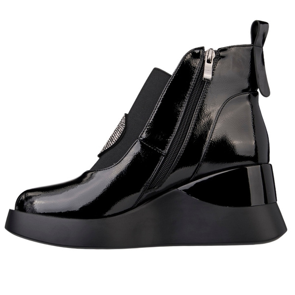 Lakierowane Botki damskie na koturnie D&A S.Barski MR52-104 czarne