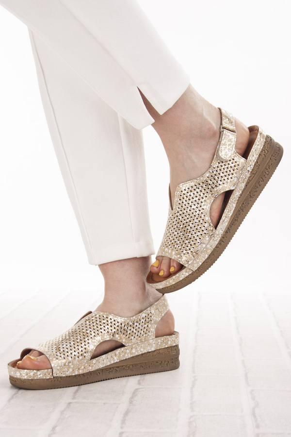 Skórzane Sandały damskie Maciejka L4494-25 złote na platformie