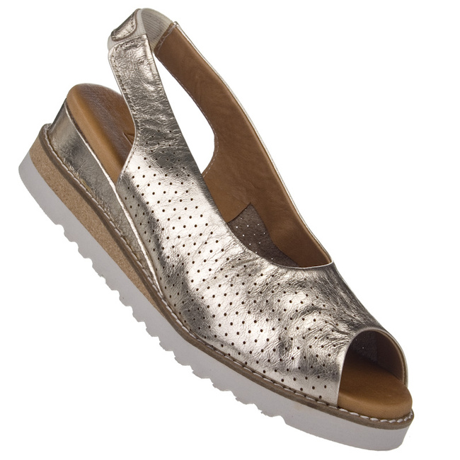 Złote ażurowe sandały damskie Artiker 52C0828 skórzane na koturnie