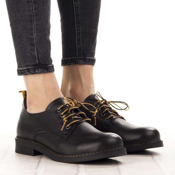 Czarne Półbuty damskie wiązane Venezia V472-01502-01BLA skórzane glany