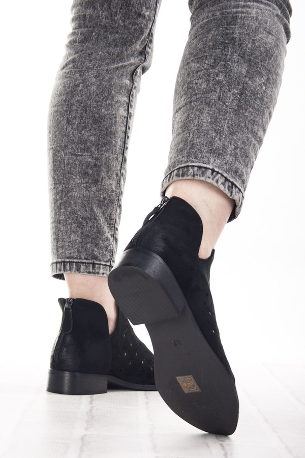 Czarne ażurowe botki zamszowe Potocki 12664BK z dziurkami