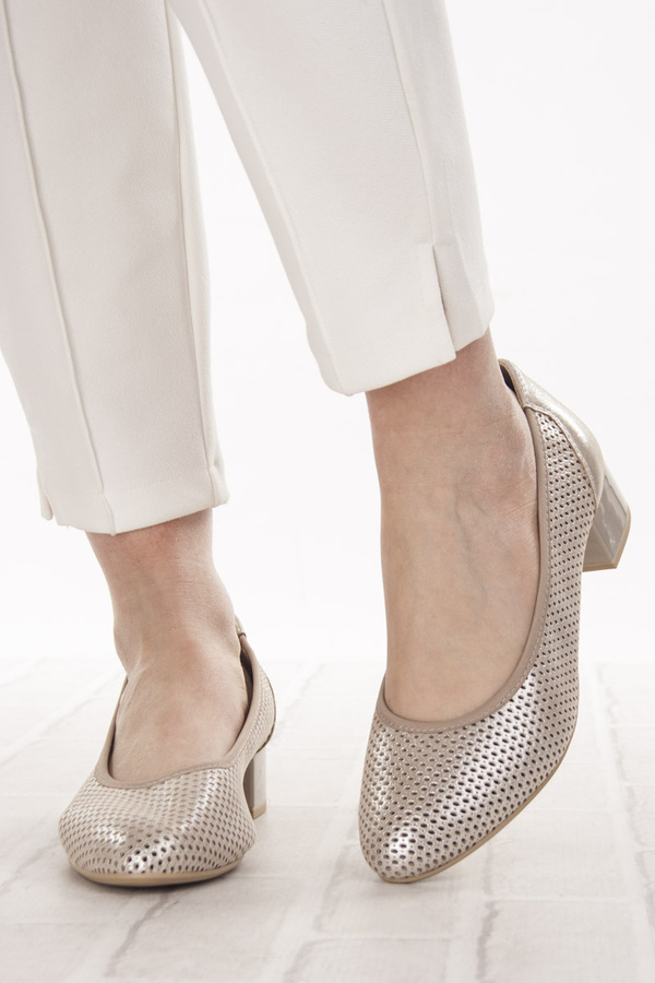 Złote czółenka ażurowe Caprice 22501-44 skórzane buty damskie