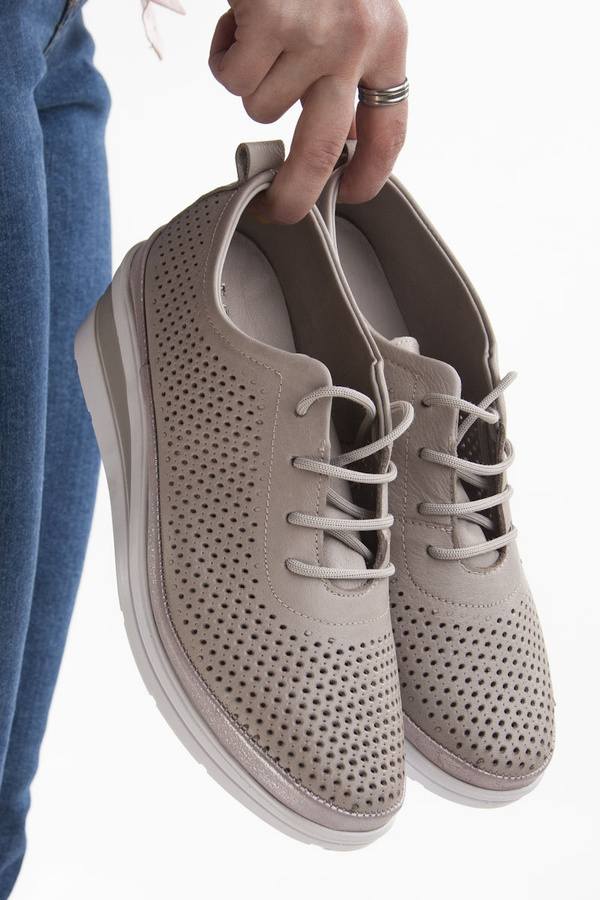 Ażurowe półbuty na koturnie T. Sokolski AMI W26-150 SGREY szare skórzane