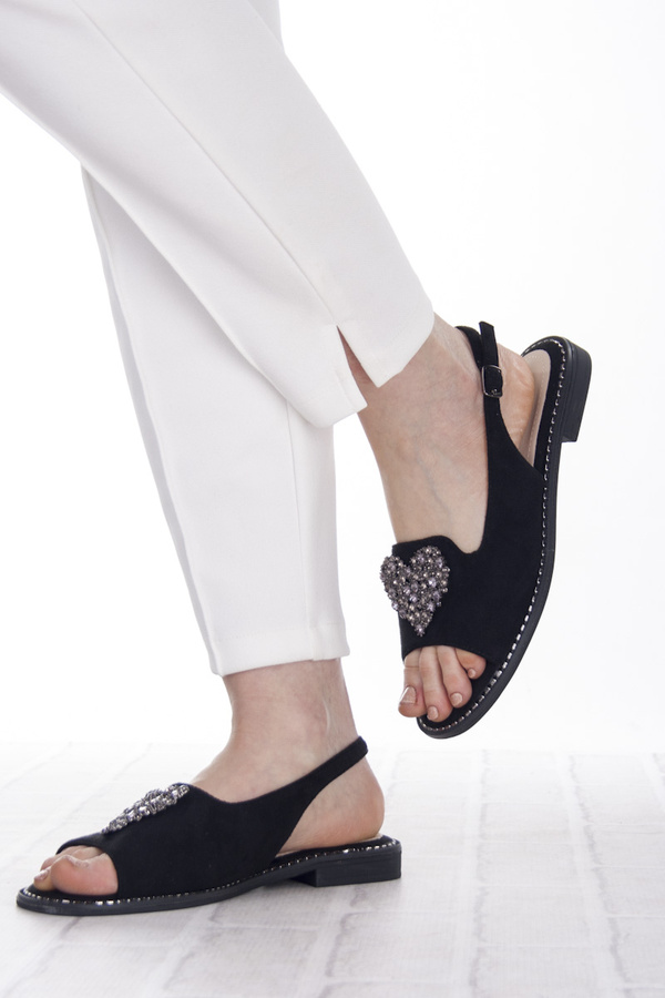 Czarne sandały damskie z ozdobą biżuterią S.Barski 018 black płaskie