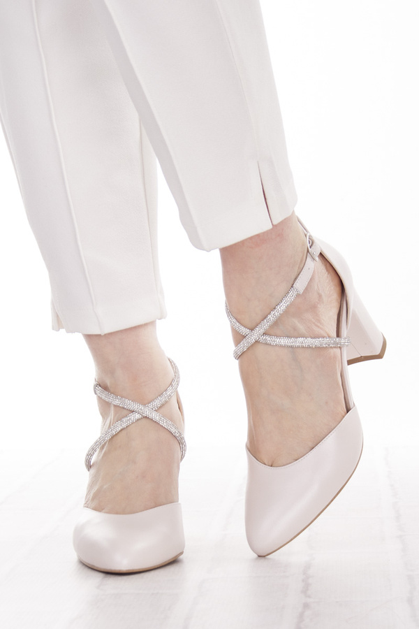 Czółenka z cekinami różowe skórzane Kotyl 1289 perłowy róż buty ślubne