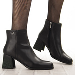 Skórzane Botki damskie Artiker 57C0007 z ozdobnym obcasie ocieplone