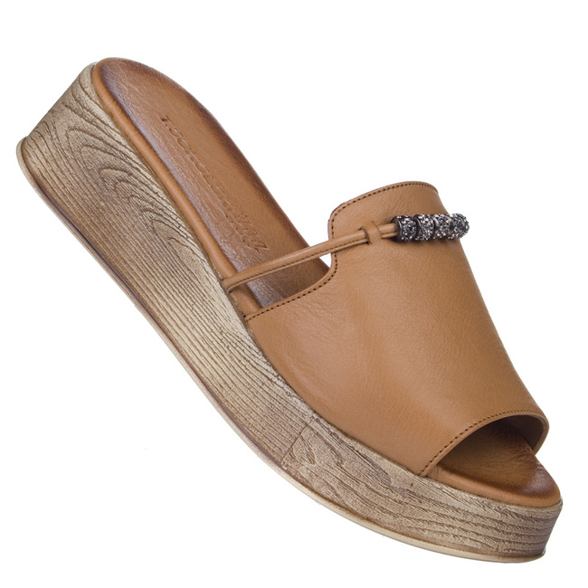 Brązowe klapki na platformie skórzane T. Sokolski 749 TABA z ozdobą