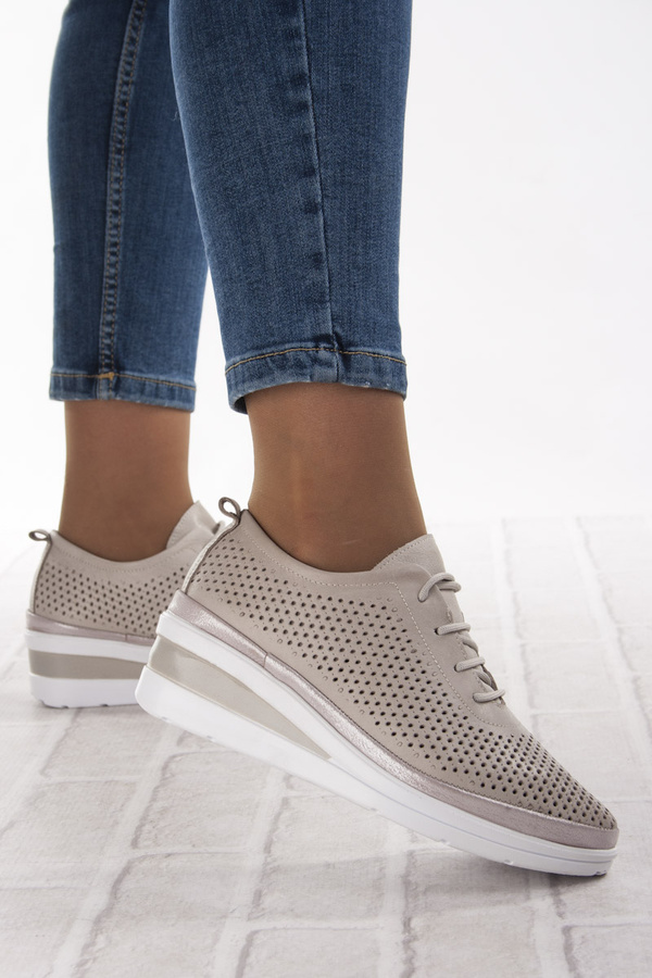 Ażurowe półbuty na koturnie T. Sokolski AMI W26-150 SGREY szare skórzane