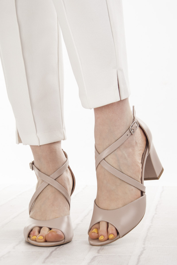 Beżowe sandałki damskie skórzane Kotyl 4317 beż lico buty taneczne