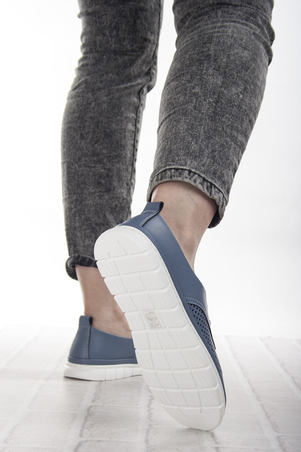 Niebieskie półbuty ażurowe damskie T. SOKOLSKI W25-645 blue skórzane