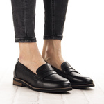 Czarne lordsy damskie Potocki 19380 BK eleganckie półbuty wsuwane