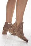 Brązowe ażurowe botki na obcasie Potocki 12356BR kowbojki na wiosnę