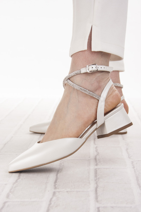 Białe czółenka damskie Kotyl 9939 biały perła skórzane buty ślubne