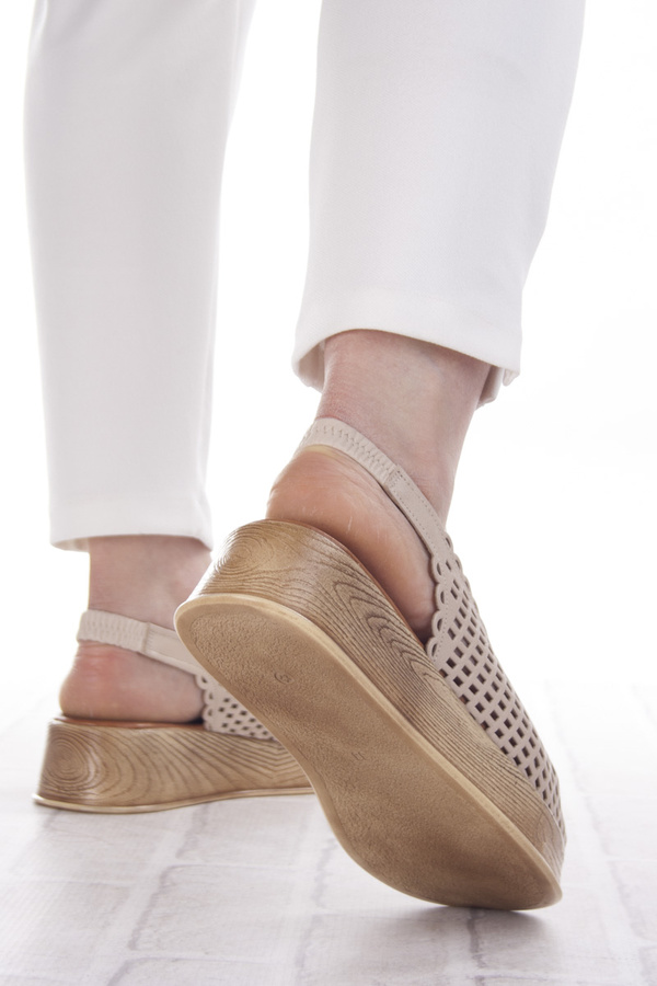 Sandały na platformie damskie beżowe T. Sokolski L25-724 beige