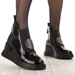 Lakierowane Botki damskie na koturnie D&A S.Barski MR52-104 czarne